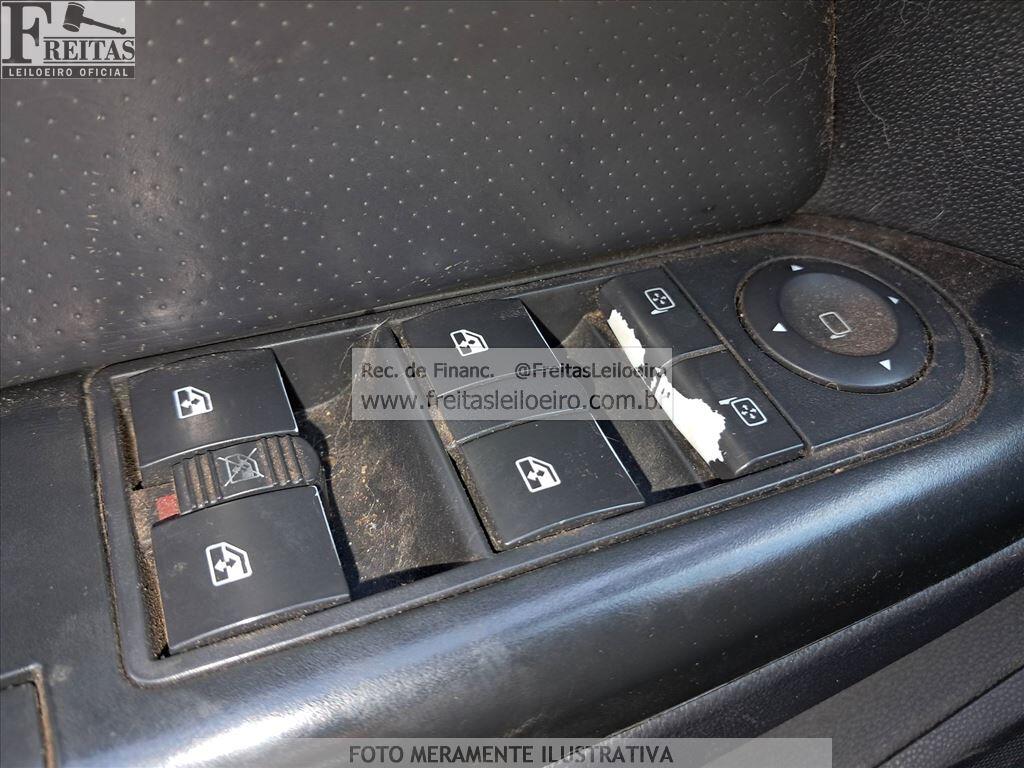 Foto 11 de 17: GM/VECTRA HATCH 4P GT, 11/11, PLACA: E__-___2, GASOL/ALC, CINZA