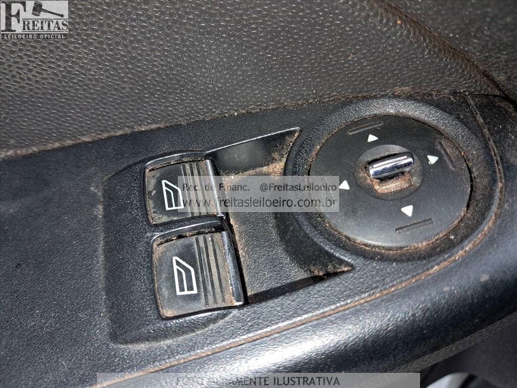 Foto 12 de 17: FORD/FIESTA HA 1.5L S, 13/14, PLACA: O__-___1, GASOL/ALC, PRATA
