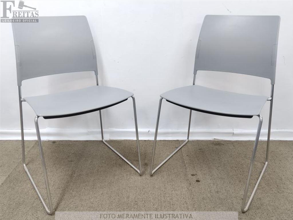 (B168209) LOTE COM 02 CADEIRAS CAVALETTI GO 34006 FIXA ASSENTO/ENCOSTO POLIPROPILENO CINZA PÉ ARCO BASE CROMADO. PRODUTO(S) EM USO — leilão em Internet (São Paulo/SP