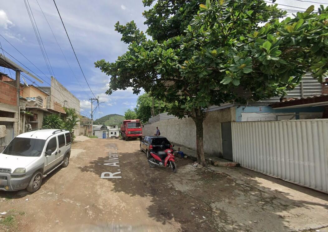 Casa em Colubandê (foto 2 de 4)