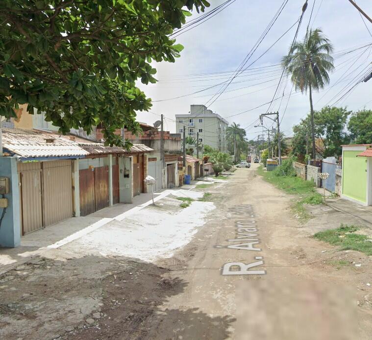 Casa em Colubandê (foto 3 de 4)