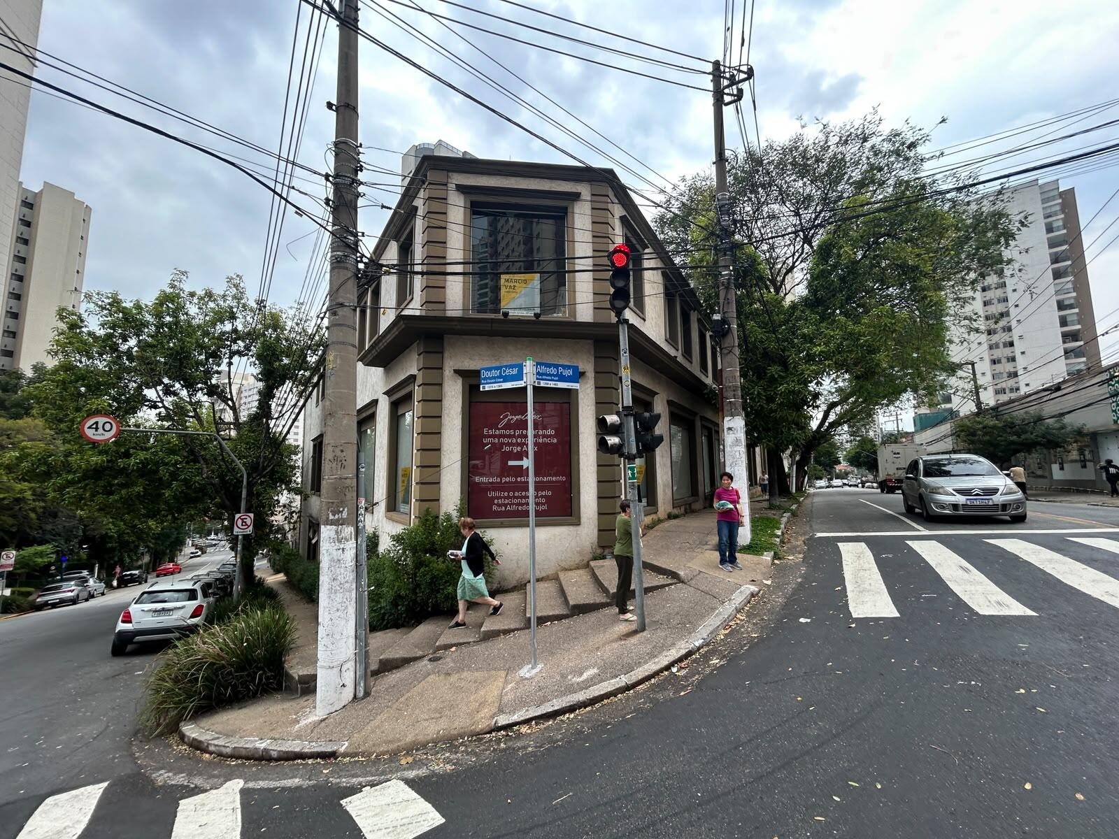 Prédio Comercial e Terreno com Estacionamento Rua Alfredo Pujol - Santana - Capi... — foto principal