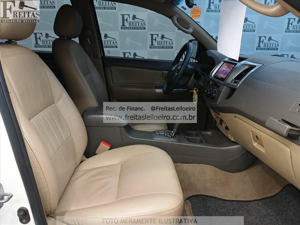 Foto 6 de 18: I/TOYOTA HILUX SW4 4X2SR, 12/12, PLACA: F__-___1, GASOL/ALC, BRANCA
