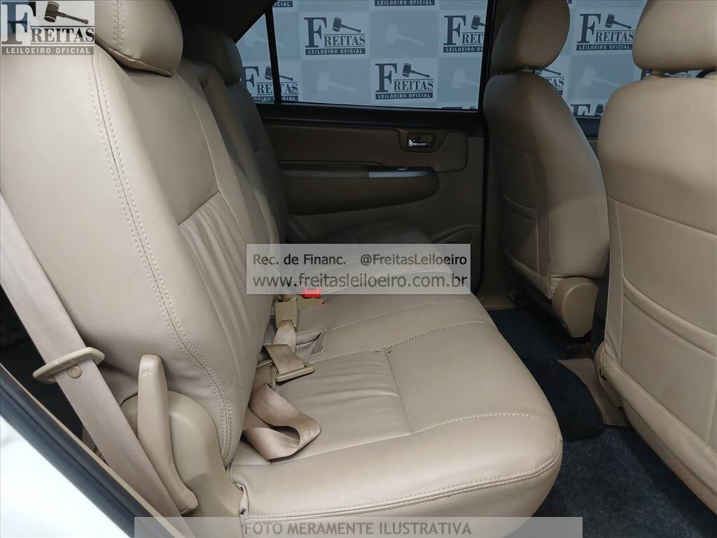Foto 7 de 18: I/TOYOTA HILUX SW4 4X2SR, 12/12, PLACA: F__-___1, GASOL/ALC, BRANCA