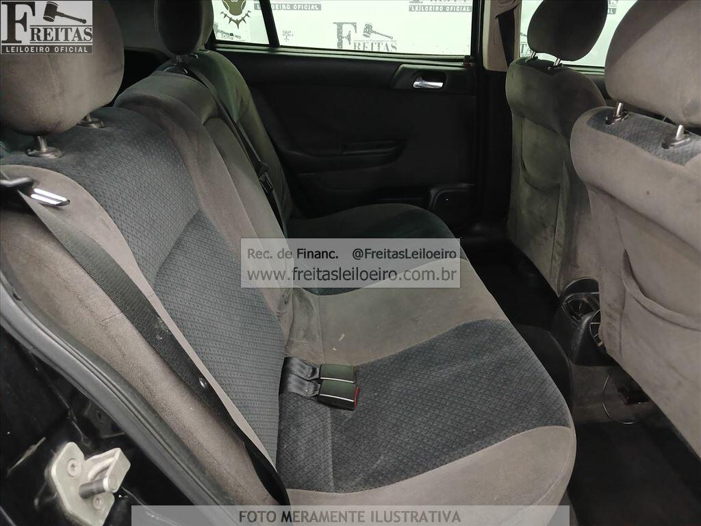 Foto 7 de 20: GM/ASTRA HB 4P ELEGANCE, 05/05, PLACA: A__-___5, GASOL/ALC, PRETA