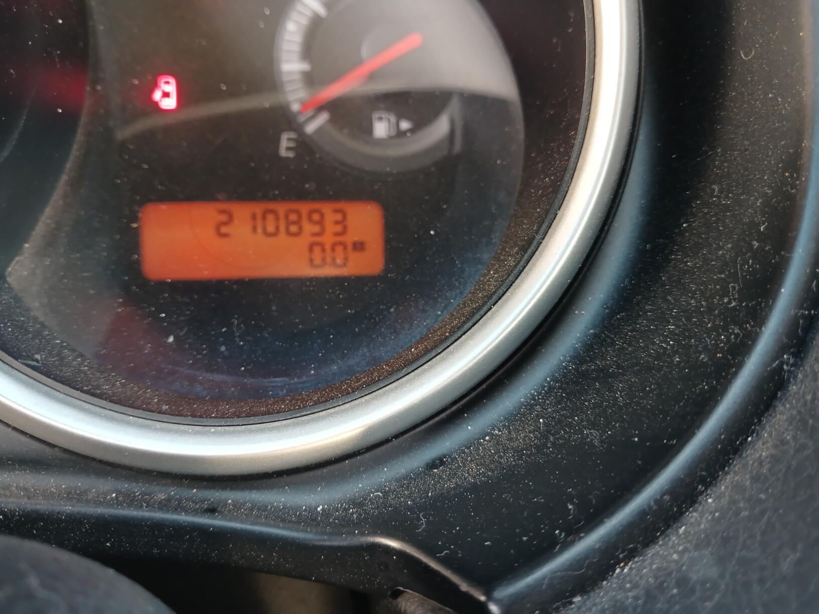 Foto 19 de 19: I/NISSAN TIIDA SEDAN 18F, 11/12, PLACA: E__-___4, GASOL/ALC, PRATA