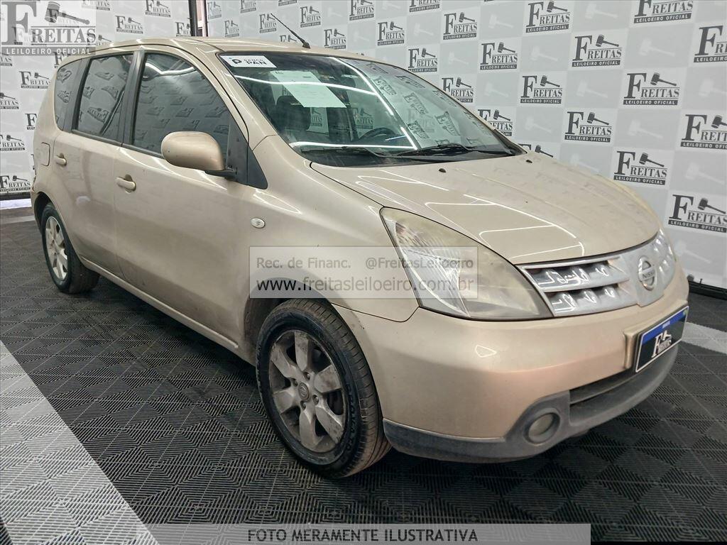 Foto 2: NISSAN/LIVINA 18SL, 09/10, PLACA: E__-___3, GASOL/ALC, BEGE