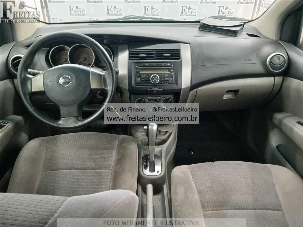 Foto 5: NISSAN/LIVINA 18SL, 09/10, PLACA: E__-___3, GASOL/ALC, BEGE
