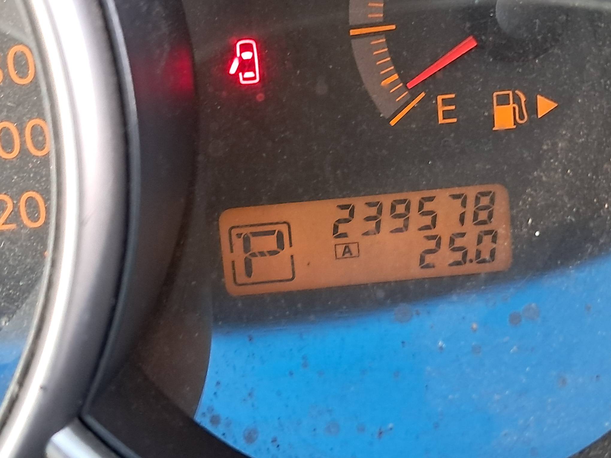 Foto 18 de 18: NISSAN/LIVINA 18SL, 09/10, PLACA: E__-___3, GASOL/ALC, BEGE