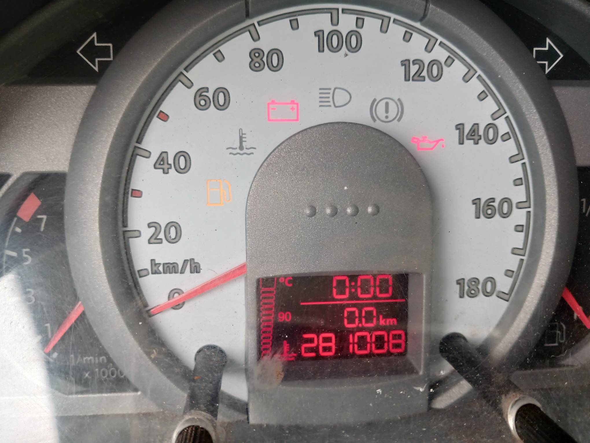 Foto 22 de 22: VW/GOL 1.0 GIV, 08/09, PLACA: H__-___2, GASOL/ALC, PRATA