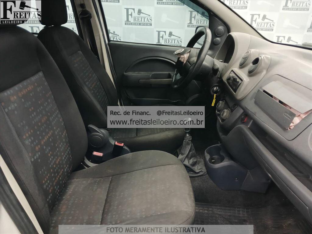 Foto 6 de 15: FIAT/UNO VIVACE 1.0, 14/15, PLACA: P__-___3, GASOL/ALC, BRANCA