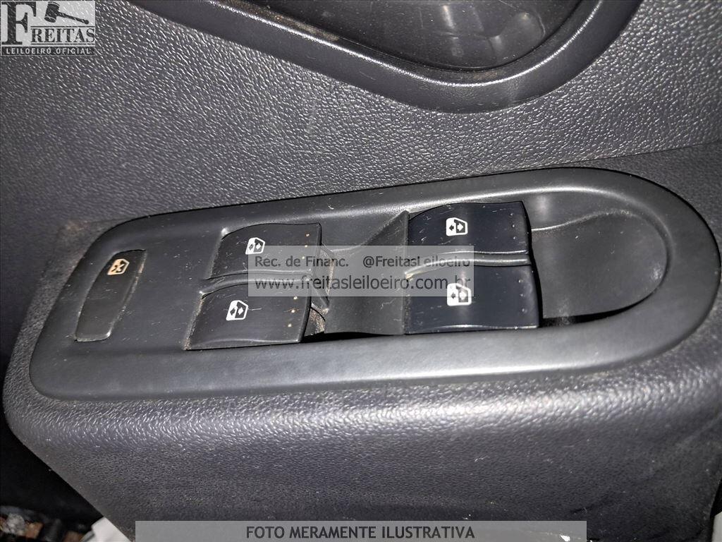 Foto 12 de 18: RENAULT/DUSTER 20 D 4X2A, 12/13, PLACA: I__-___2, GASOL/ALC, BRANCA