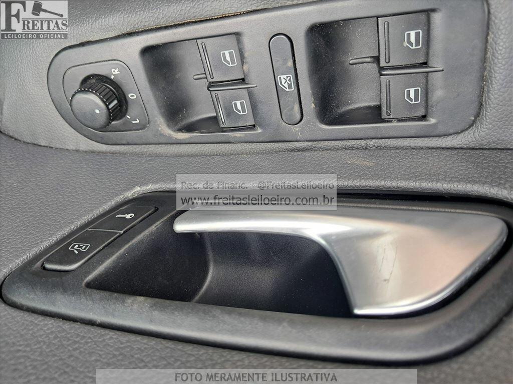 Foto 13 de 19: I/VW AMAROK CD 4X4 TREND, 14/15, PLACA: Q__-___1, DIESEL, BRANCA