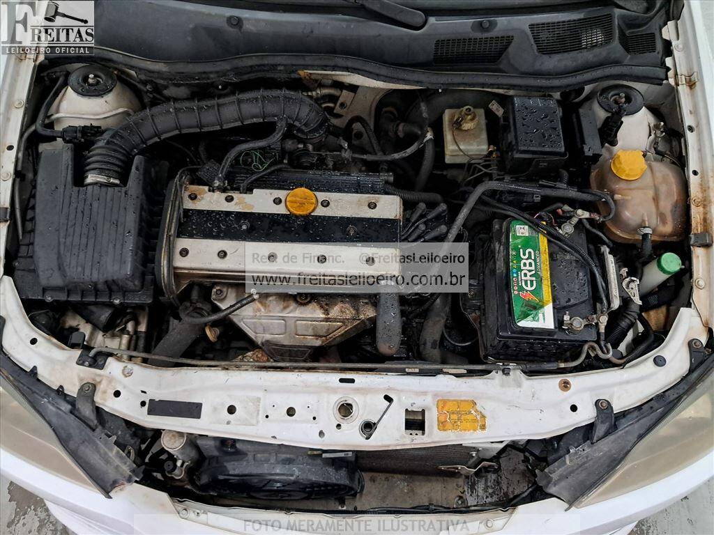 Foto 11 de 27: GM/ASTRA HATCH 5P GSI, 03/03, PLACA: M__-___1, GASOLINA, BRANCA