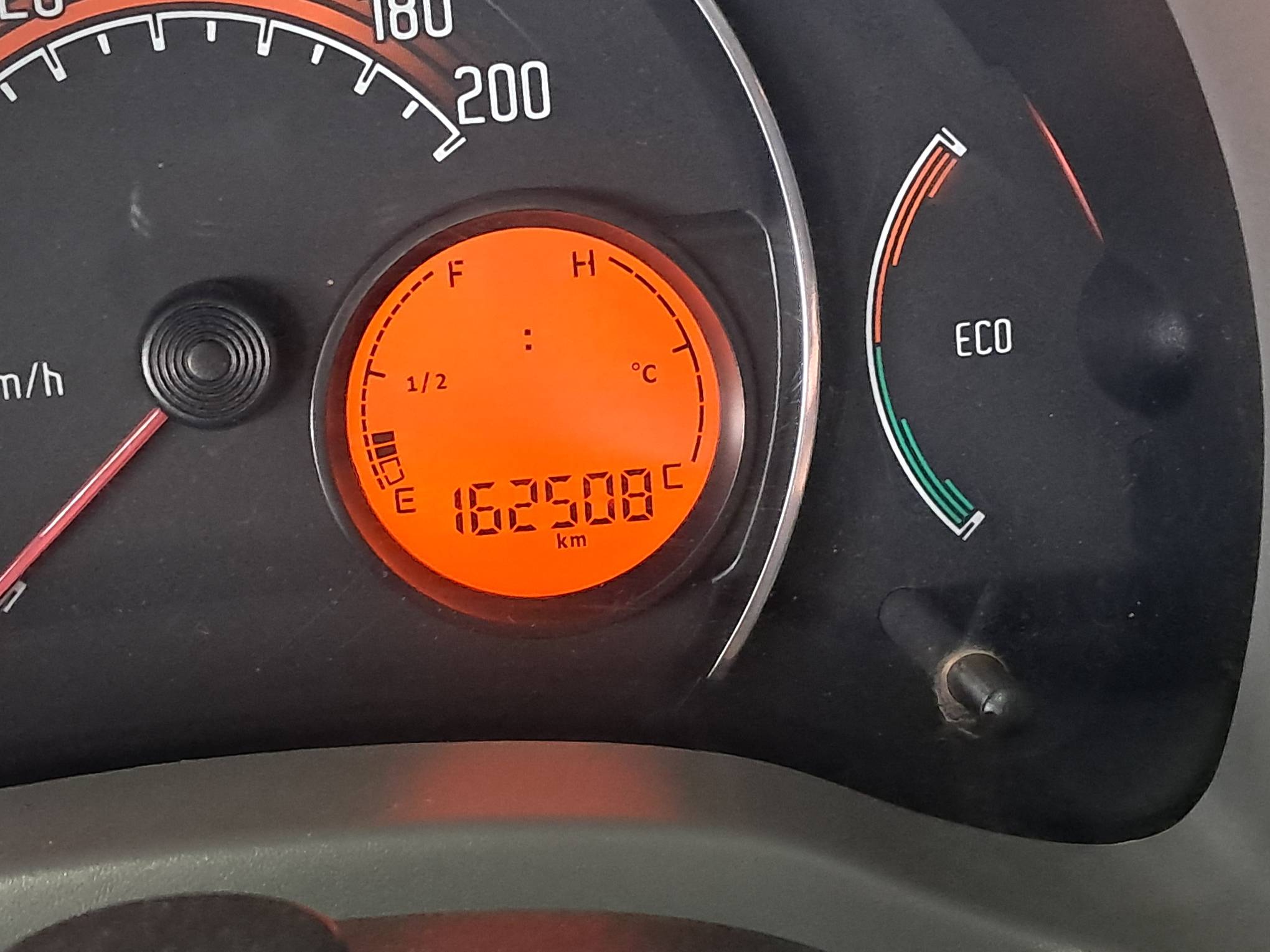 Foto 22 de 22: FIAT/UNO VIVACE 1.0, 14/15, PLACA: I__-___6, GASOL/ALC, BRANCA