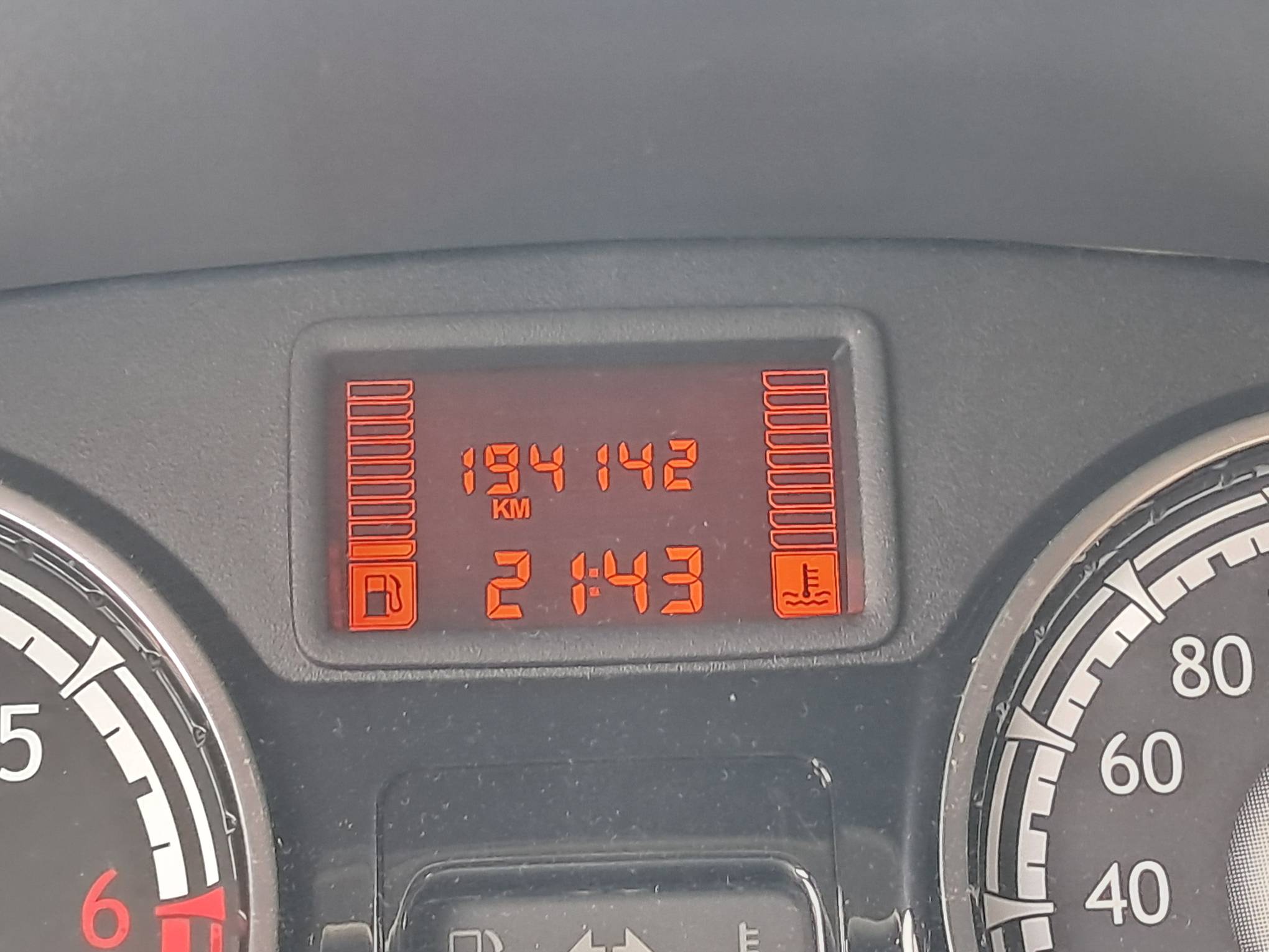 Foto 25 de 25: RENAULT/SANDERO EXP 16HP, 13/14, PLACA: I__-___8, GASOL/ALC, PRATA