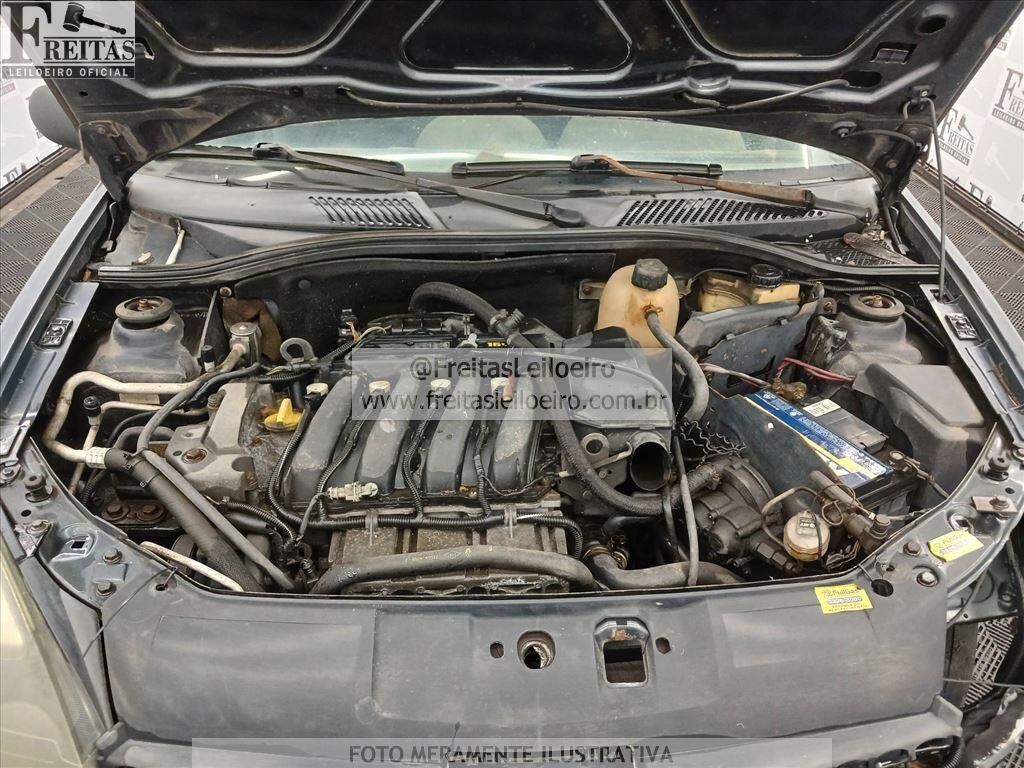 Foto 9 de 20: RENAULT/CLIO PRI 16 16VS, 03/04, SUCATA S/ DIREITO A DOCUMENTO, GASOL/GNV, CINZA