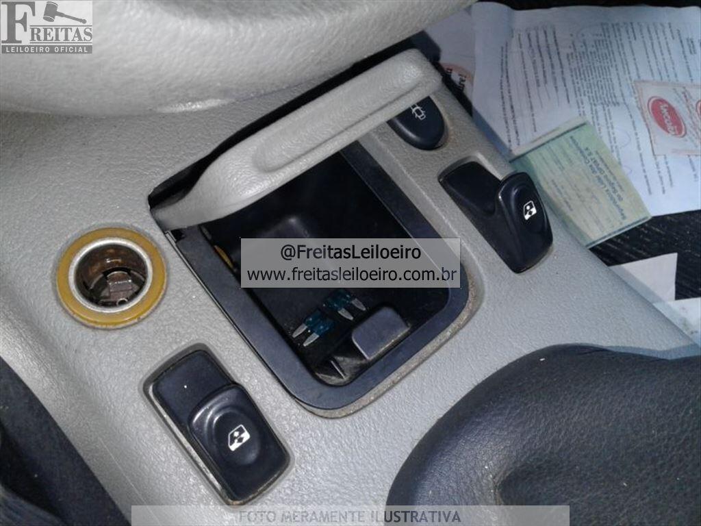 Foto 15 de 20: RENAULT/CLIO PRI 16 16VS, 03/04, SUCATA S/ DIREITO A DOCUMENTO, GASOL/GNV, CINZA