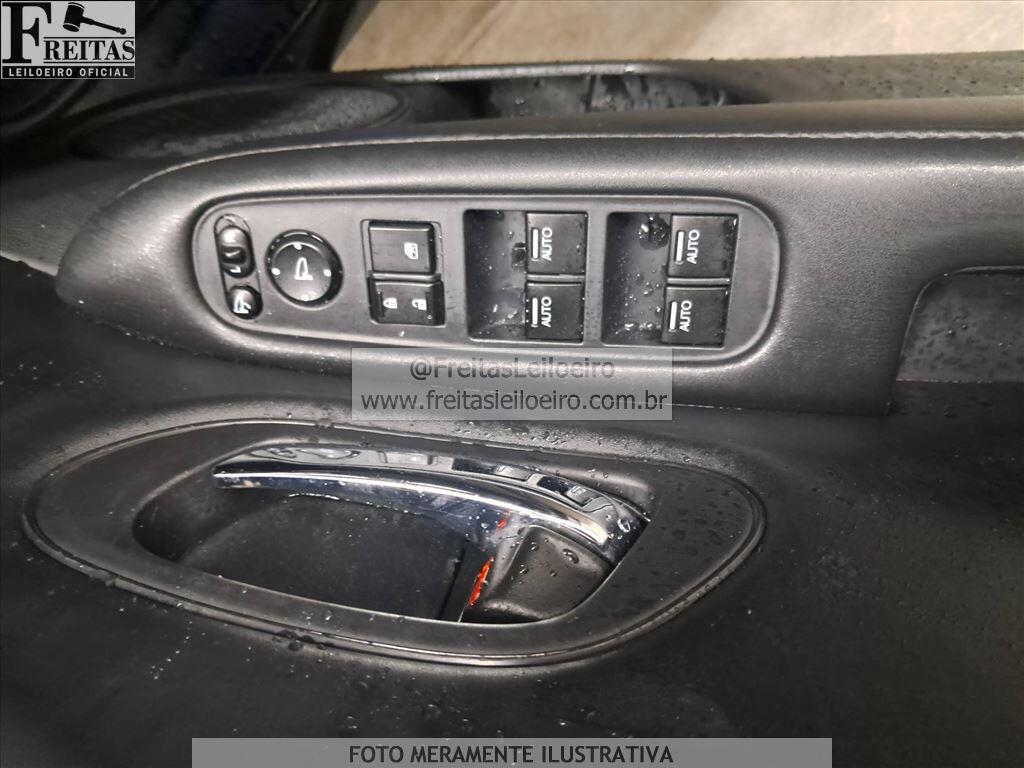 Foto 11 de 16: HONDA/HR-V EXL CVT, 17/17, PLACA: F__-___4, SUCATA S/ DIREITO A DOCUMENTO, GASOL...