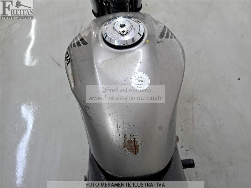 Foto 12 de 32: HONDA/CG 150 TITAN KS, 08/09, PLACA: M__-___4, SUCATA S/ DIREITO A DOCUMENTO, GA...