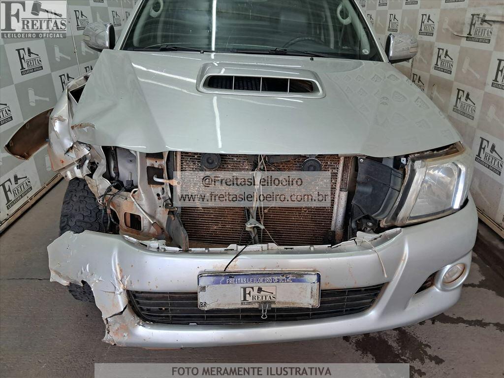 Foto 19 de 27: I/TOYOTA HILUX CD4X4 SRV, 12/13, PLACA: E__-___4, DIESEL, PRATA