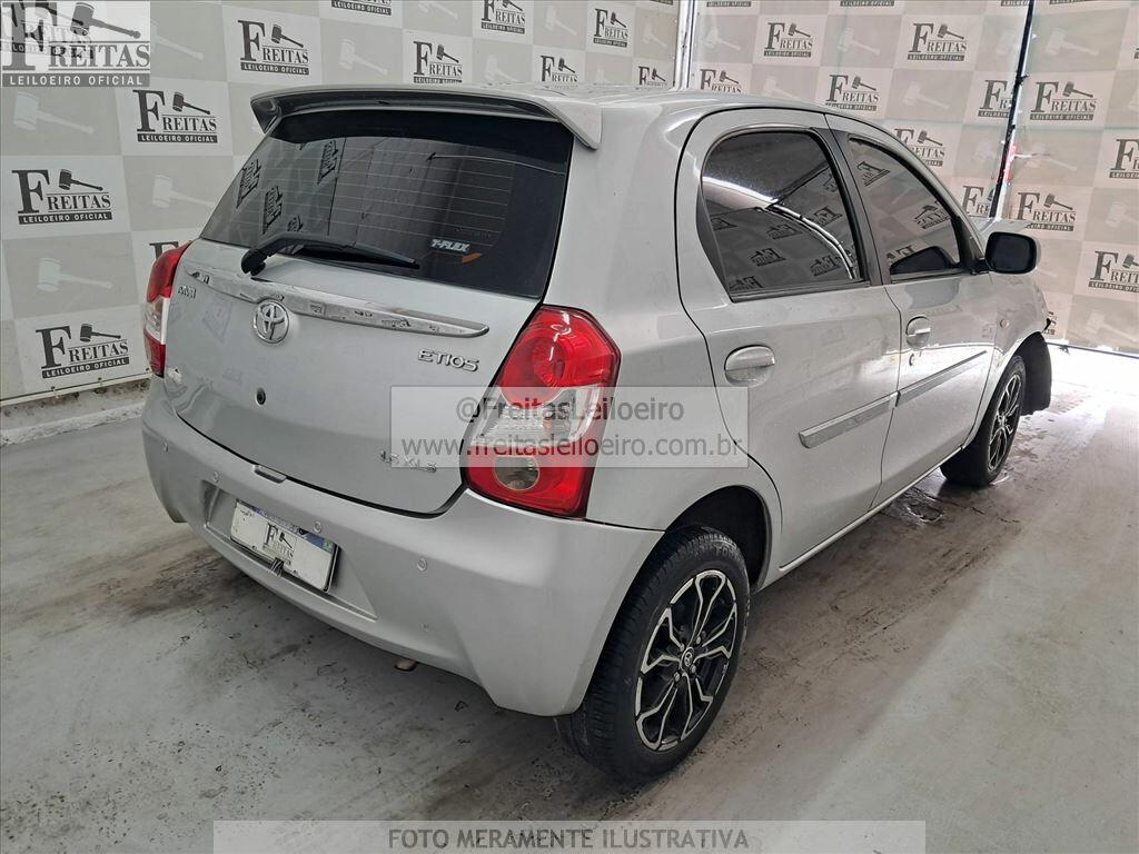 Foto 4: TOYOTA/ETIOS HB XLS, 13/13, PLACA: F__-___8, GASOL/ALC, PRATA