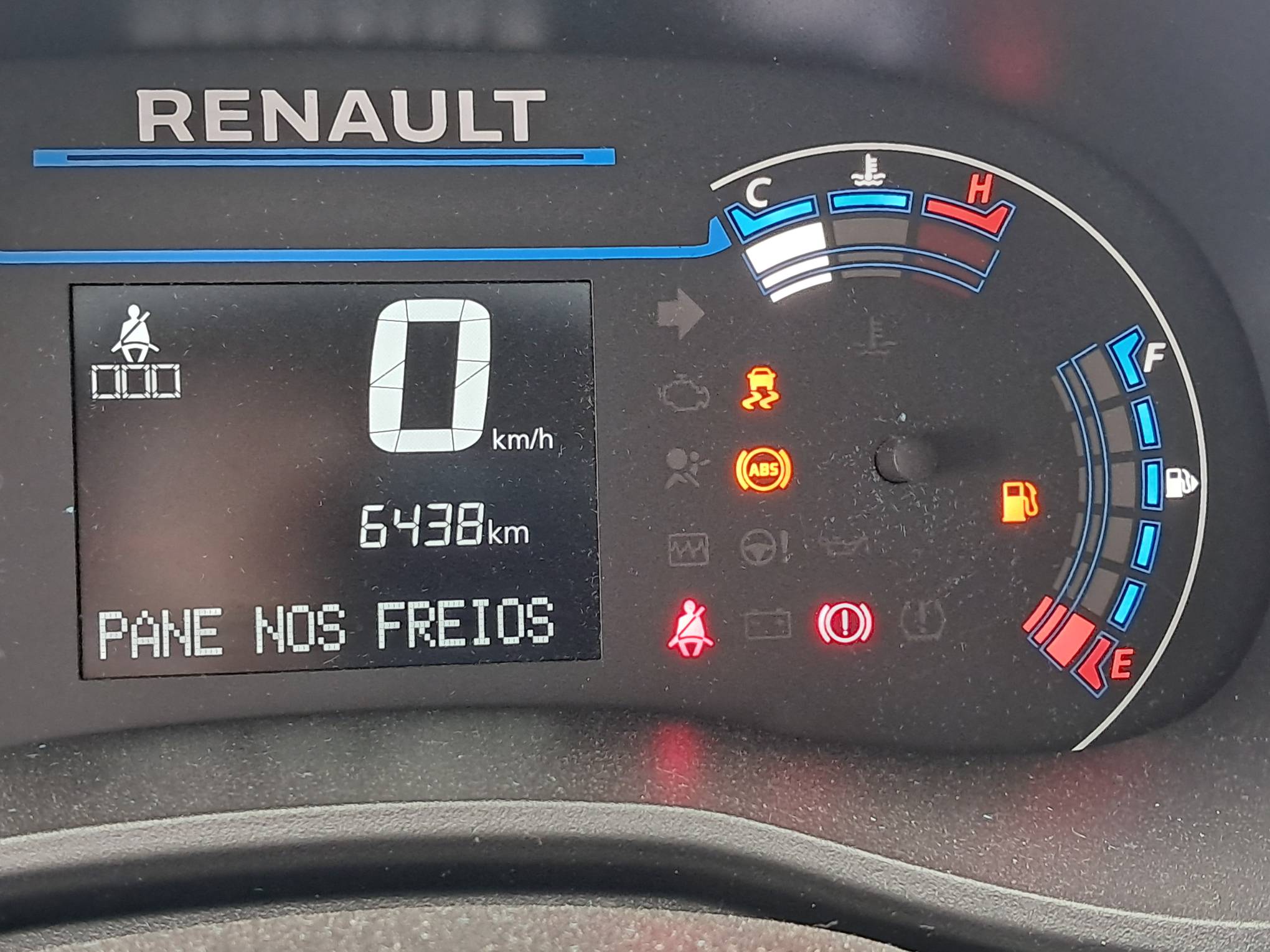 Foto 22 de 22: RENAULT/KWID OUTSID 2, 25/26, PLACA: T__-___4, GASOL/ALC, PRATA
